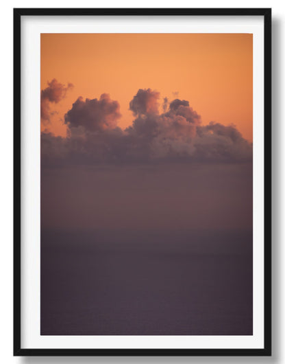 De zon zakt zacht in de zee